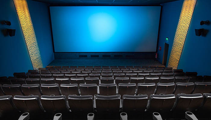 Butacas y pantalla de una sala de cine