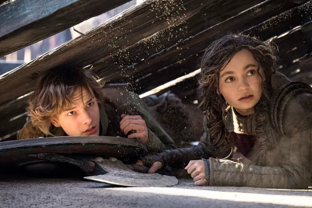 Mason Thames y Nico Parker en "Cómo entrenar a tu dragón"